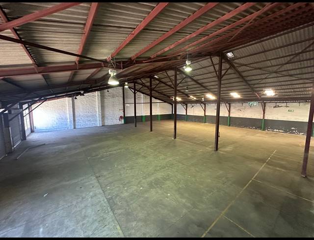 1,304M² WAREHOUSE FOR SALE IN WOODBROOK
